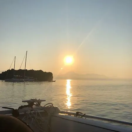 Botel Boat And Breakfast Cilento